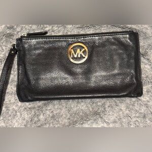 Michael Kors Jet Set Large Clutch-Pebble Leather